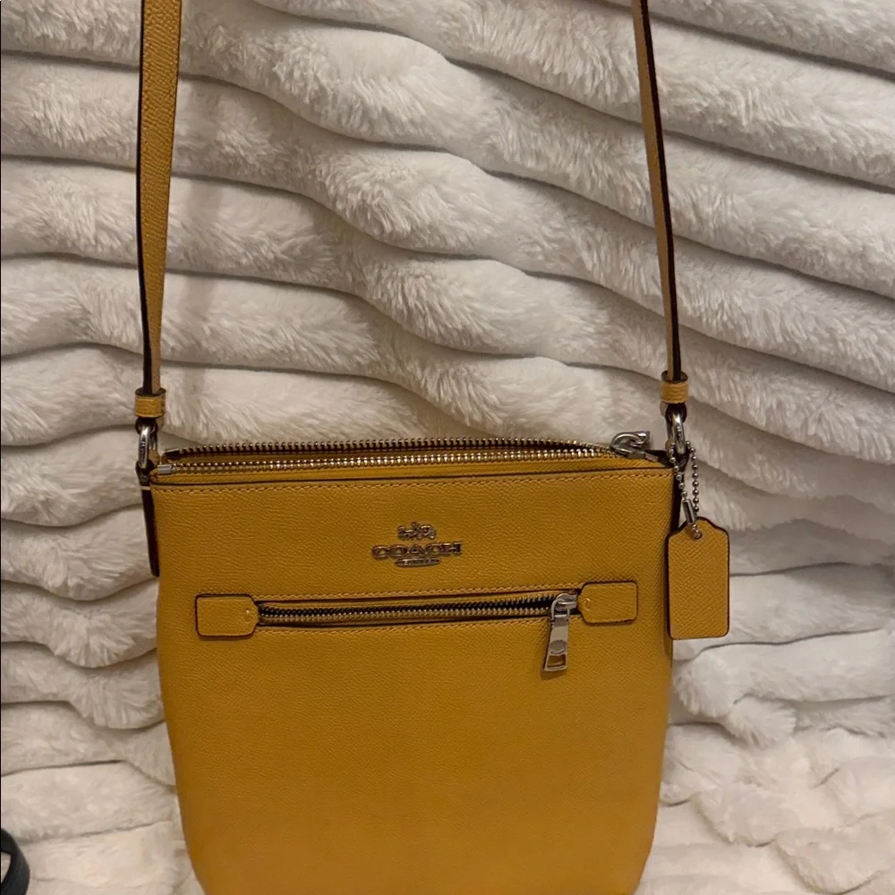 NWT Coach Mini Rowan File Bag in Honeycomb/Silver - Picture 14 of 15